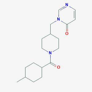 3-({1-[(1r,4r)-4-Methylcyclohexanecarbonyl]piperidin-4-yl}methyl)-3,4-dihydropyrimidin-4-one
