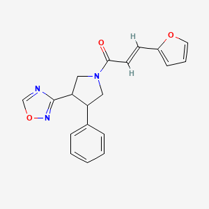 (E)-1-(3-(1,2,4-oxadiazol-3-yl)-4-phenylpyrrolidin-1-yl)-3-(furan-2-yl)prop-2-en-1-one