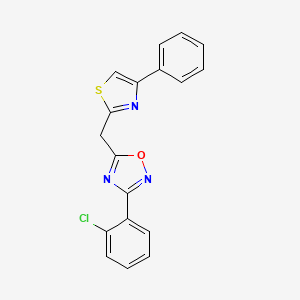 molecular formula C18H12ClN3OS B2970894 3-(2-Chlorophenyl)-5-[(4-phenyl-1,3-thiazol-2-yl)methyl]-1,2,4-oxadiazole CAS No. 1113114-16-1