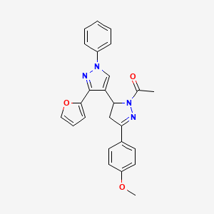 molecular formula C25H22N4O3 B2970973 1-(3'-(furan-2-yl)-5-(4-methoxyphenyl)-1'-phenyl-3,4-dihydro-1'H,2H-[3,4'-bipyrazol]-2-yl)ethanone CAS No. 1020051-86-8