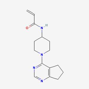 molecular formula C15H20N4O B2971678 N-[1-(6,7-Dihydro-5H-cyclopenta[d]pyrimidin-4-yl)piperidin-4-yl]prop-2-enamide CAS No. 2411246-68-7