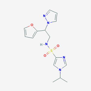 molecular formula C15H19N5O3S B2973689 N-(2-(furan-2-yl)-2-(1H-pyrazol-1-yl)ethyl)-1-isopropyl-1H-imidazole-4-sulfonamide CAS No. 2034545-18-9