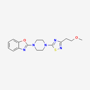 molecular formula C16H19N5O2S B2974141 2-[4-[3-(2-Methoxyethyl)-1,2,4-thiadiazol-5-yl]piperazin-1-yl]-1,3-benzoxazole CAS No. 2415568-80-6