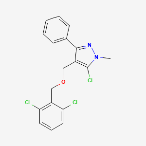 molecular formula C18H15Cl3N2O B2975054 5-chloro-4-{[(2,6-dichlorobenzyl)oxy]methyl}-1-methyl-3-phenyl-1H-pyrazole CAS No. 318248-47-4