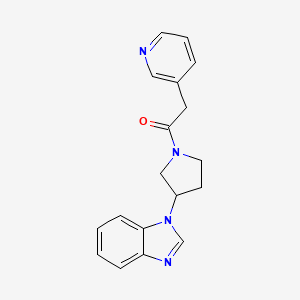 molecular formula C18H18N4O B2975384 1-(3-(1H-benzo[d]imidazol-1-yl)pyrrolidin-1-yl)-2-(pyridin-3-yl)ethanone CAS No. 2034384-01-3