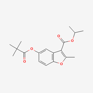 molecular formula C18H22O5 B2976375 Propan-2-yl 5-[(2,2-dimethylpropanoyl)oxy]-2-methyl-1-benzofuran-3-carboxylate CAS No. 301682-67-7
