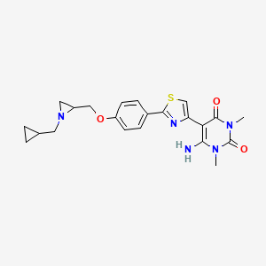 molecular formula C22H25N5O3S B2976590 6-Amino-5-[2-[4-[[1-(cyclopropylmethyl)aziridin-2-yl]methoxy]phenyl]-1,3-thiazol-4-yl]-1,3-dimethylpyrimidine-2,4-dione CAS No. 2418667-33-9