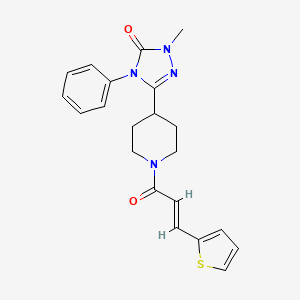 molecular formula C21H22N4O2S B2977250 (E)-1-甲基-4-苯基-3-(1-(3-(噻吩-2-基)丙烯酰)哌啶-4-基)-1H-1,2,4-三唑-5(4H)-酮 CAS No. 1448140-11-1