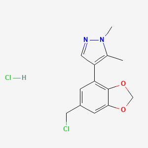 molecular formula C13H14Cl2N2O2 B2977547 4-[6-(氯甲基)-1,3-苯并二氧杂环-4-基]-1,5-二甲基吡唑；盐酸盐 CAS No. 2241140-30-5