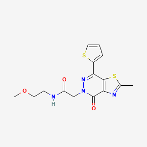 molecular formula C15H16N4O3S2 B2977841 N-(2-甲氧基乙基)-2-(2-甲基-4-氧代-7-(噻吩-2-基)噻唑并[4,5-d]嘧啶-5(4H)-基)乙酰胺 CAS No. 941969-05-7