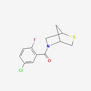 molecular formula C12H11ClFNOS B2978513 2-硫杂-5-氮杂双环[2.2.1]庚烷-5-基(5-氯-2-氟苯基)甲酮 CAS No. 1997539-62-4