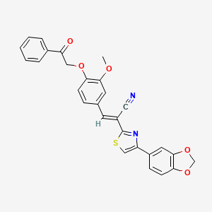 molecular formula C28H20N2O5S B2980047 (E)-2-(4-(苯并[d][1,3]二噁杂环-5-基)噻唑-2-基)-3-(3-甲氧基-4-(2-氧代-2-苯乙氧基)苯基)丙烯腈 CAS No. 1322224-79-2