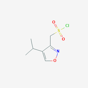 molecular formula C7H10ClNO3S B2981110 (4-Propan-2-yl-1,2-oxazol-3-yl)methanesulfonyl chloride CAS No. 2445786-94-5