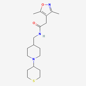 molecular formula C18H29N3O2S B2981712 2-(3,5-二甲基异恶唑-4-基)-N-((1-(四氢-2H-噻吡喃-4-基)哌啶-4-基)甲基)乙酰胺 CAS No. 2034617-57-5
