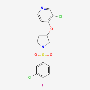 molecular formula C15H13Cl2FN2O3S B2982181 3-氯-4-((1-((3-氯-4-氟苯基)磺酰基)吡咯烷-3-基)氧基)吡啶 CAS No. 2034527-99-4