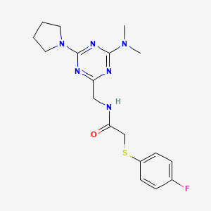 molecular formula C18H23FN6OS B2982227 N-((4-(二甲氨基)-6-(吡咯烷-1-基)-1,3,5-三嗪-2-基)甲基)-2-((4-氟苯基)硫代)乙酰胺 CAS No. 2034520-08-4