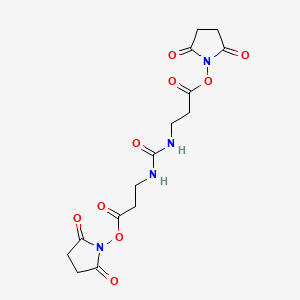 molecular formula C15H18N4O9 B2983734 Urea-crosslinker C3-succinimide CAS No. 2185840-20-2