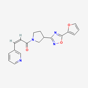 (Z)-1-(3-(5-(furan-2-yl)-1,2,4-oxadiazol-3-yl)pyrrolidin-1-yl)-3-(pyridin-3-yl)prop-2-en-1-one