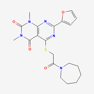 molecular formula C20H23N5O4S B2985014 5-((2-(氮杂环-1-基)-2-氧代乙基)硫代)-7-(呋喃-2-基)-1,3-二甲基嘧啶并[4,5-d]嘧啶-2,4(1H,3H)-二酮 CAS No. 847190-82-3