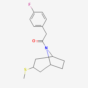 2-(4-fluorophenyl)-1-((1R,5S)-3-(methylthio)-8-azabicyclo[3.2.1]octan-8-yl)ethanone