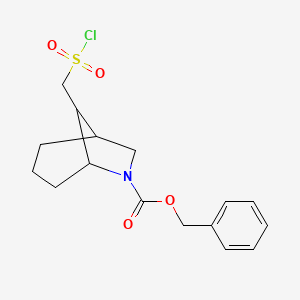 molecular formula C16H20ClNO4S B2985792 Benzyl 8-((chlorosulfonyl)methyl)-6-azabicyclo[3.2.1]octane-6-carboxylate CAS No. 2241141-22-8