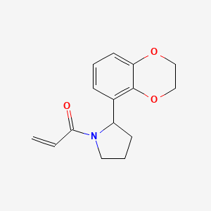 molecular formula C15H17NO3 B2986403 1-[2-(2,3-Dihydro-1,4-benzodioxin-5-yl)pyrrolidin-1-yl]prop-2-en-1-one CAS No. 2093742-89-1
