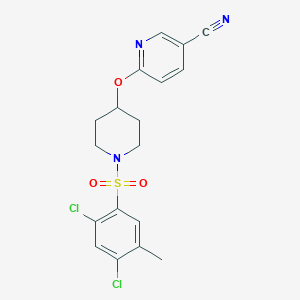 molecular formula C18H17Cl2N3O3S B2986513 6-((1-((2,4-Dichloro-5-methylphenyl)sulfonyl)piperidin-4-yl)oxy)nicotinonitrile CAS No. 1428351-21-6