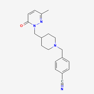 4-({4-[(3-Methyl-6-oxo-1,6-dihydropyridazin-1-yl)methyl]piperidin-1-yl}methyl)benzonitrile