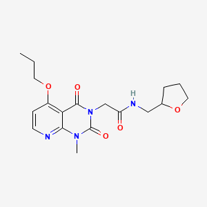 molecular formula C18H24N4O5 B2986639 2-(1-methyl-2,4-dioxo-5-propoxy-1,2-dihydropyrido[2,3-d]pyrimidin-3(4H)-yl)-N-((tetrahydrofuran-2-yl)methyl)acetamide CAS No. 921464-87-1