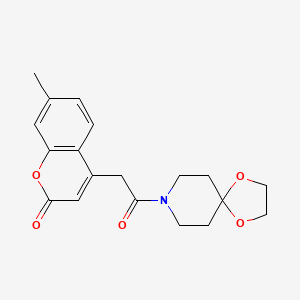 molecular formula C19H21NO5 B2987607 7-methyl-4-(2-oxo-2-(1,4-dioxa-8-azaspiro[4.5]decan-8-yl)ethyl)-2H-chromen-2-one CAS No. 919855-10-0