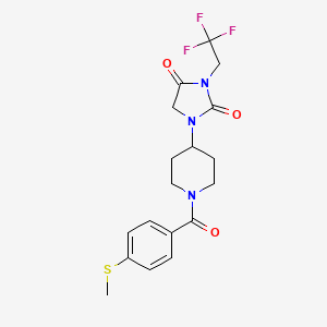 molecular formula C18H20F3N3O3S B2988288 1-{1-[4-(甲硫基)苯甲酰]哌啶-4-基}-3-(2,2,2-三氟乙基)咪唑烷-2,4-二酮 CAS No. 2097917-79-6