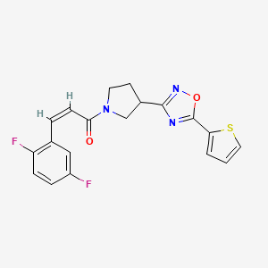 (Z)-3-(2,5-difluorophenyl)-1-(3-(5-(thiophen-2-yl)-1,2,4-oxadiazol-3-yl)pyrrolidin-1-yl)prop-2-en-1-one