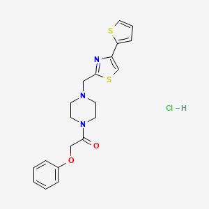 molecular formula C20H22ClN3O2S2 B2990071 2-苯氧基-1-(4-((4-(噻吩-2-基)噻唑-2-基)甲基)哌嗪-1-基)乙酮盐酸盐 CAS No. 1216527-68-2