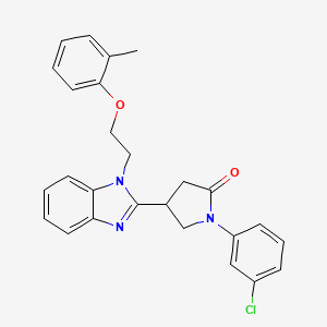 molecular formula C26H24ClN3O2 B2990641 1-(3-chlorophenyl)-4-(1-(2-(o-tolyloxy)ethyl)-1H-benzo[d]imidazol-2-yl)pyrrolidin-2-one CAS No. 883632-27-7