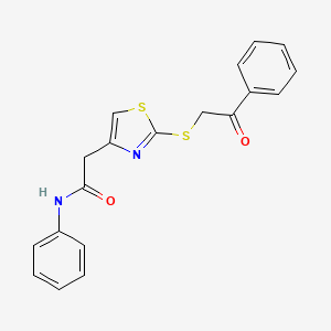 molecular formula C19H16N2O2S2 B2990775 2-(2-((2-氧代-2-苯乙基)硫代)噻唑-4-基)-N-苯基乙酰胺 CAS No. 946307-83-1