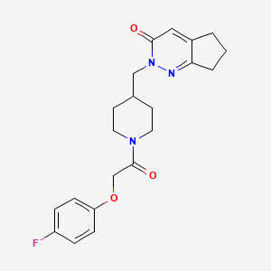 molecular formula C21H24FN3O3 B2991176 2-[[1-[2-(4-Fluorophenoxy)acetyl]piperidin-4-yl]methyl]-6,7-dihydro-5H-cyclopenta[c]pyridazin-3-one CAS No. 2380041-15-4