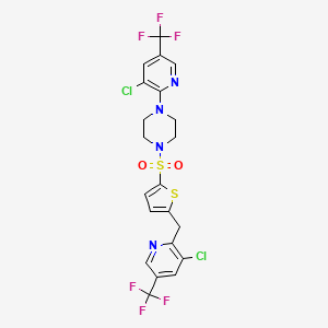 molecular formula C21H16Cl2F6N4O2S2 B2991316 1-[3-氯-5-(三氟甲基)吡啶-2-基]-4-[5-[[3-氯-5-(三氟甲基)吡啶-2-基]甲基]噻吩-2-基]磺酰哌嗪 CAS No. 303150-45-0