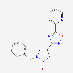 molecular formula C18H16N4O2 B2991553 1-Benzyl-4-(5-(pyridin-2-yl)-1,2,4-oxadiazol-3-yl)pyrrolidin-2-one CAS No. 1170300-40-9