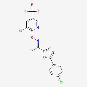 molecular formula C18H11Cl2F3N2O2 B2991862 (E)-{[3-chloro-5-(trifluoromethyl)pyridin-2-yl]oxy}({1-[5-(4-chlorophenyl)furan-2-yl]ethylidene})amine CAS No. 400078-96-8