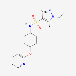 molecular formula C18H26N4O3S B2992963 1-乙基-3,5-二甲基-N-((1r,4r)-4-(吡啶-2-基氧基)环己基)-1H-吡唑-4-磺酰胺 CAS No. 2034578-99-7