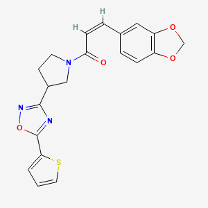 molecular formula C20H17N3O4S B2993029 (Z)-3-(苯并[d][1,3]二氧杂环-5-基)-1-(3-(5-(噻吩-2-基)-1,2,4-恶二唑-3-基)吡咯烷-1-基)丙-2-烯-1-酮 CAS No. 2035004-23-8