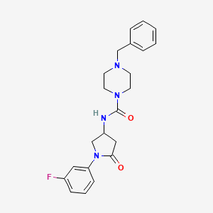 molecular formula C22H25FN4O2 B2995129 4-benzyl-N-[1-(3-fluorophenyl)-5-oxopyrrolidin-3-yl]piperazine-1-carboxamide CAS No. 894024-49-8
