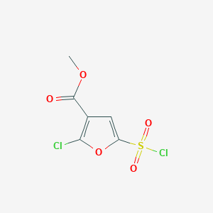 molecular formula C6H4Cl2O5S B2995636 2-氯-5-(氯磺酰基)呋喃-3-羧酸甲酯 CAS No. 2138430-31-4