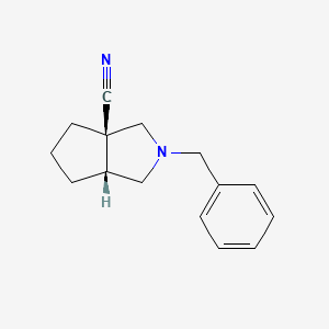 molecular formula C15H18N2 B2995841 (3Ar,6aR)-2-benzyl-1,3,4,5,6,6a-hexahydrocyclopenta[c]pyrrole-3a-carbonitrile CAS No. 2567488-86-0
