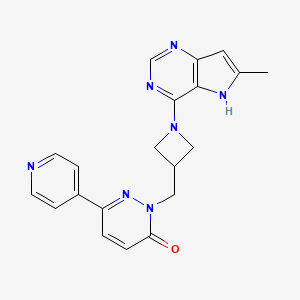2-[(1-{6-methyl-5H-pyrrolo[3,2-d]pyrimidin-4-yl}azetidin-3-yl)methyl]-6-(pyridin-4-yl)-2,3-dihydropyridazin-3-one