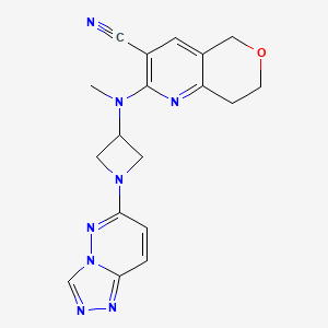 molecular formula C18H18N8O B2996502 2-[甲基(1-{[1,2,4]三唑并[4,3-b]哒嗪-6-基}氮杂环丁-3-基)氨基]-5H,7H,8H-吡喃并[4,3-b]吡啶-3-腈 CAS No. 2199254-30-1