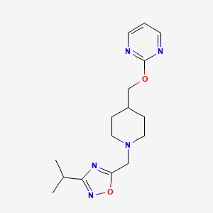 molecular formula C16H23N5O2 B2996807 3-Propan-2-yl-5-[[4-(pyrimidin-2-yloxymethyl)piperidin-1-yl]methyl]-1,2,4-oxadiazole CAS No. 2379986-64-6