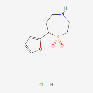 molecular formula C9H14ClNO3S B2997465 7-(呋喃-2-基)-1lambda6,4-噻吩-1,1-二酮盐酸盐 CAS No. 2097937-69-2