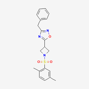 molecular formula C20H21N3O3S B2997730 3-Benzyl-5-(1-((2,5-dimethylphenyl)sulfonyl)azetidin-3-yl)-1,2,4-oxadiazole CAS No. 1351590-45-8