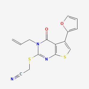 molecular formula C15H11N3O2S2 B2997896 2-((3-Allyl-5-(furan-2-yl)-4-oxo-3,4-dihydrothieno[2,3-d]pyrimidin-2-yl)thio)acetonitrile CAS No. 670268-21-0
